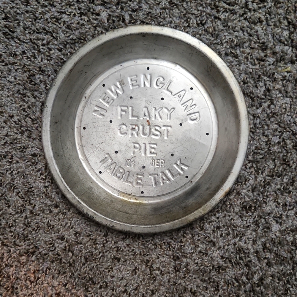 Vintage NEW England  Table Talk Pie Tin